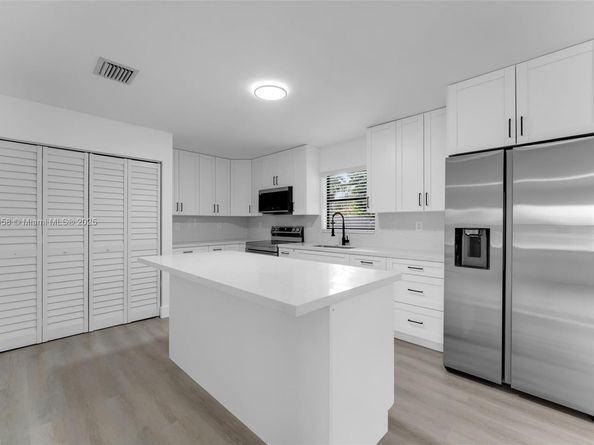 14420 Graves Dr, Miami FL 33176
