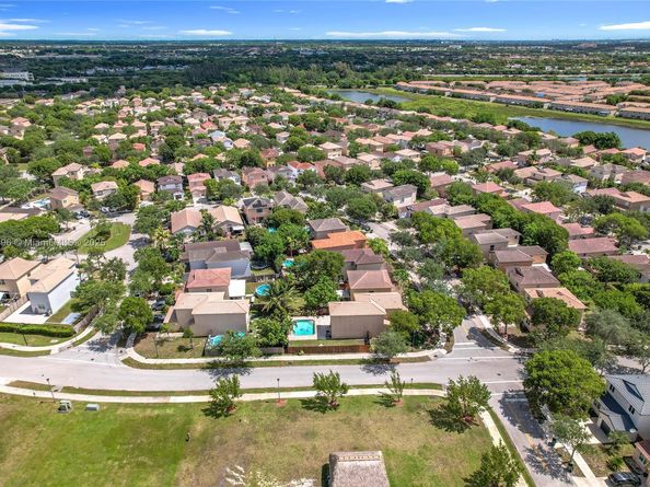 1568 SE 20th Ter, Homestead FL 33035