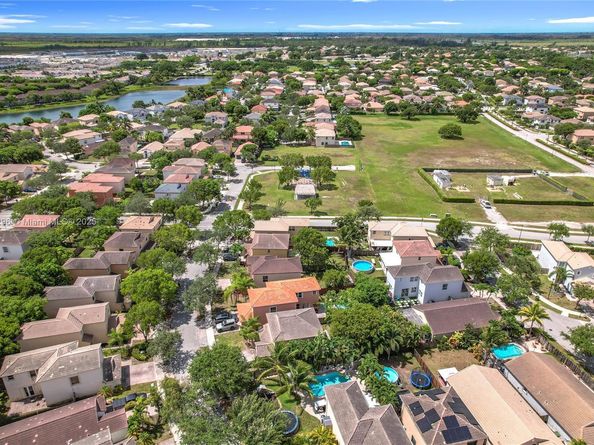 1568 SE 20th Ter, Homestead FL 33035
