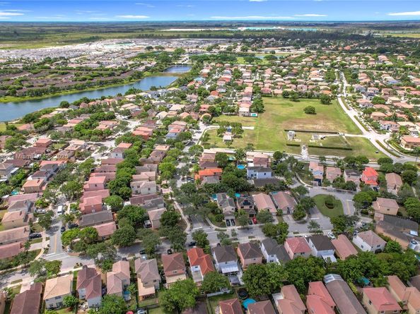 1568 SE 20th Ter, Homestead FL 33035