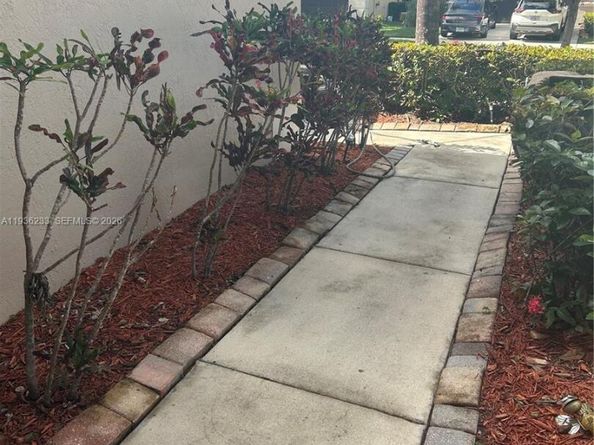 948 NW Phoenix Way, Weston FL 33327