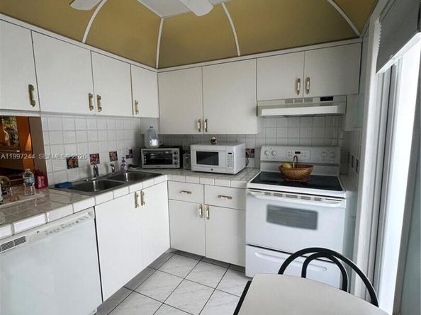 1445 Atlantic Shores Blvd 307, Hallandale Beach FL 33009