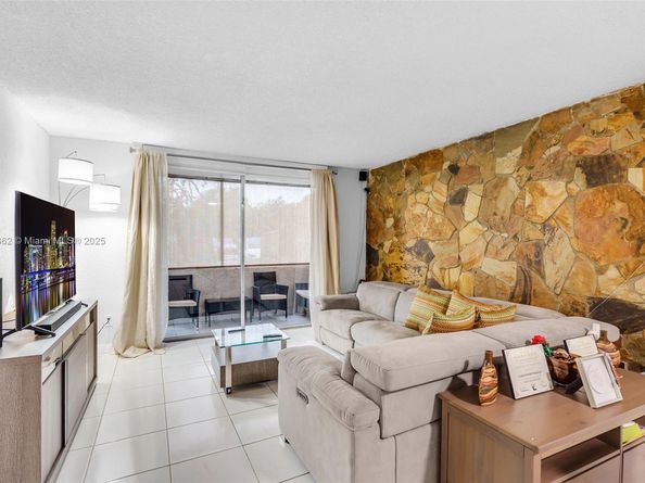 8501 NW 8th St 105, Miami FL 33126