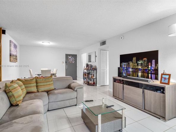 8501 NW 8th St 105, Miami FL 33126