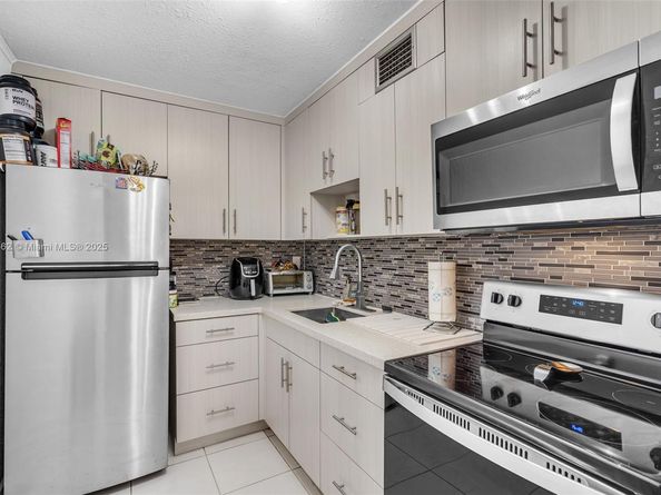 8501 NW 8th St 105, Miami FL 33126