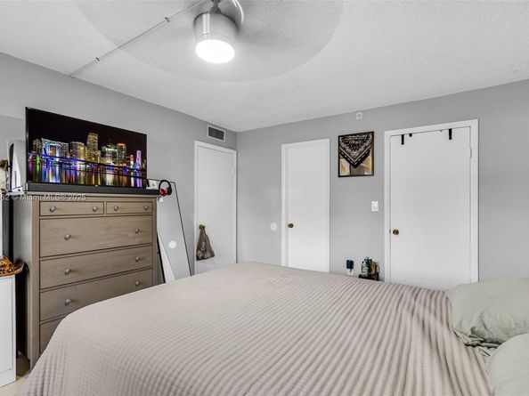 8501 NW 8th St 105, Miami FL 33126