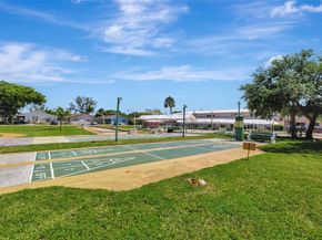 800 SW 10th Ter 4T, Hallandale Beach FL 33009