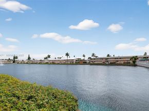 800 SW 10th Ter 4T, Hallandale Beach FL 33009