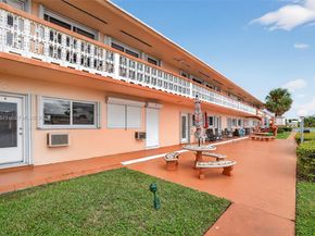 800 SW 10th Ter 4T, Hallandale Beach FL 33009