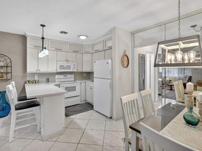 800 SW 10th Ter 4T, Hallandale Beach FL 33009