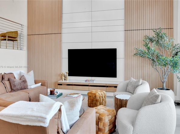 3907 NE 170th St 3907, North Miami Beach FL 33160