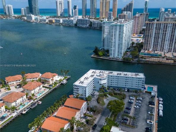 3907 NE 170th St 3907, North Miami Beach FL 33160