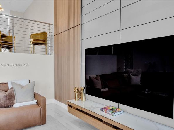 3907 NE 170th St 3907, North Miami Beach FL 33160