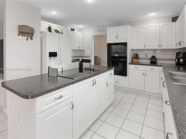 19386 NW 13th St, Pembroke Pines FL 33029