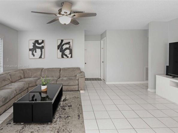 19386 NW 13th St, Pembroke Pines FL 33029