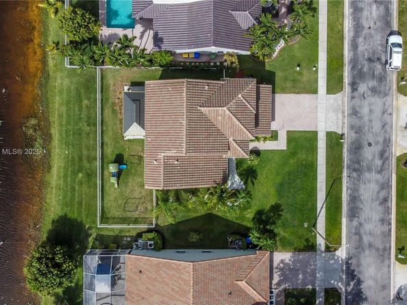 19386 NW 13th St, Pembroke Pines FL 33029
