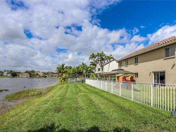 19386 NW 13th St, Pembroke Pines FL 33029