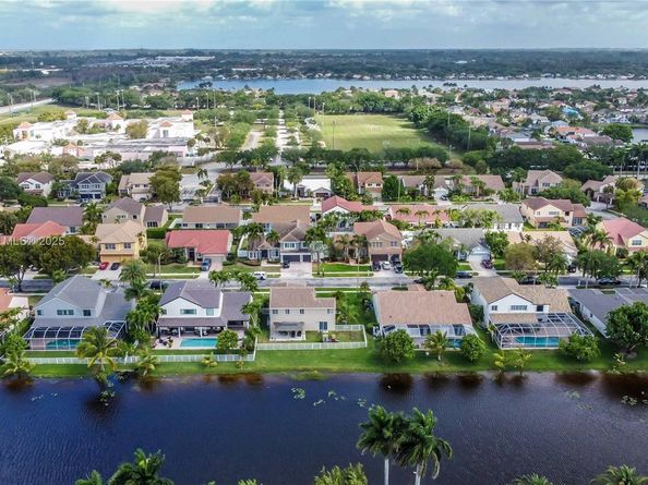 19386 NW 13th St, Pembroke Pines FL 33029