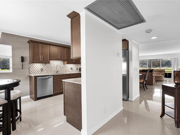 12650 SW 6th St 101K, Pembroke Pines FL 33027