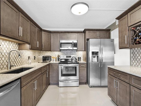 12650 SW 6th St 101K, Pembroke Pines FL 33027