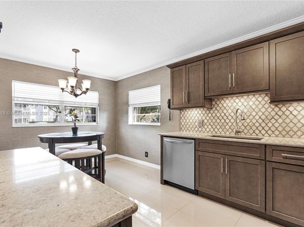 12650 SW 6th St 101K, Pembroke Pines FL 33027