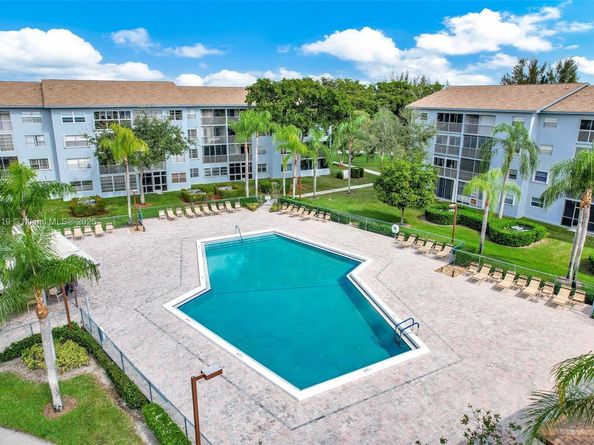 12650 SW 6th St 101K, Pembroke Pines FL 33027