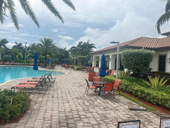 3717 NE 4th St 3717, Homestead FL 33033