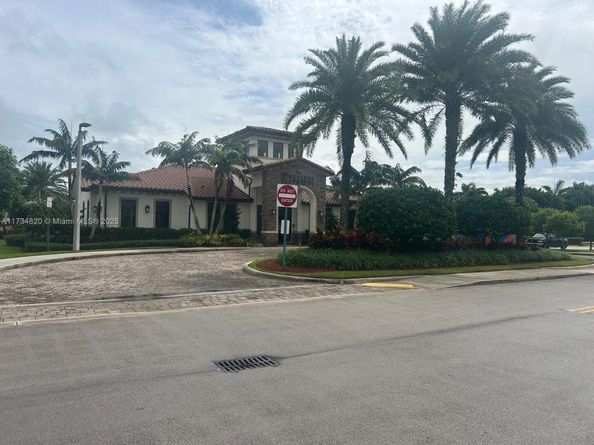 3717 NE 4th St 3717, Homestead FL 33033