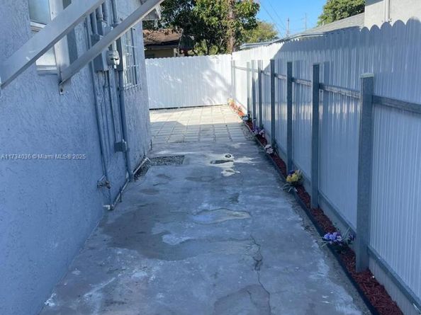1187 NW 29th Ter, Fort Lauderdale FL 33311