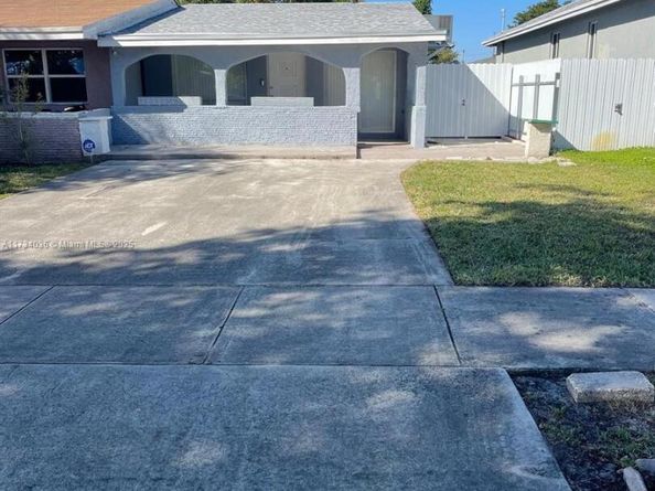 1187 NW 29th Ter, Fort Lauderdale FL 33311