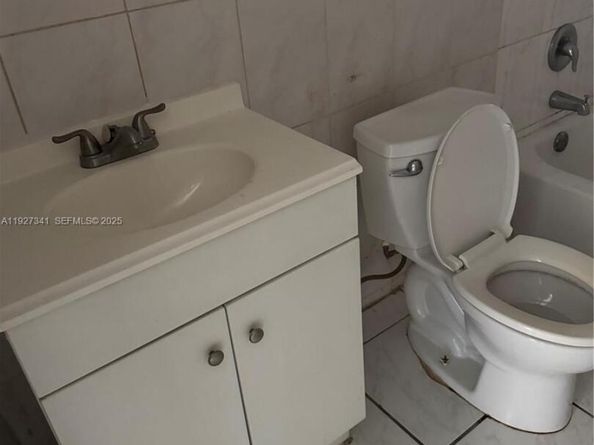 4717 SW 33rd Ave 202, Dania Beach FL 33312