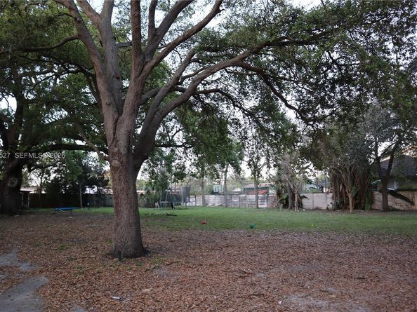 937 NE 171st St, Miami FL 33162