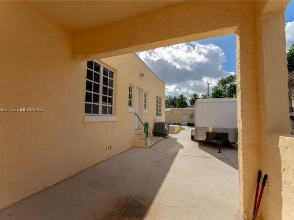 4250 SW 10th St, Miami FL 33134