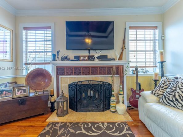 4250 SW 10th St, Miami FL 33134