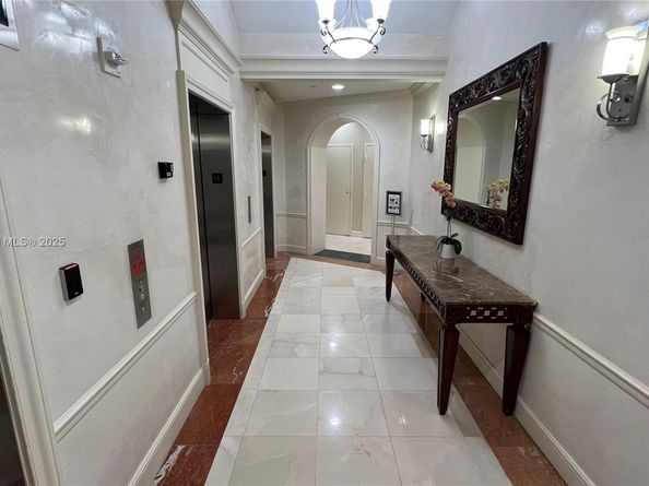 19900 E Country Club Dr 1014, Aventura FL 33180