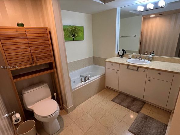 19900 E Country Club Dr 1014, Aventura FL 33180