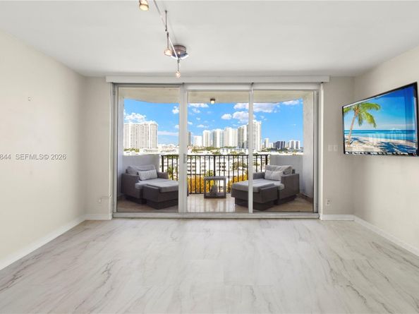 3703 NE 166th St 904, North Miami Beach FL 33160