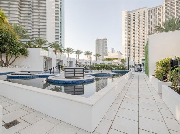 851 NE 1st Ave 3911, Miami FL 33132