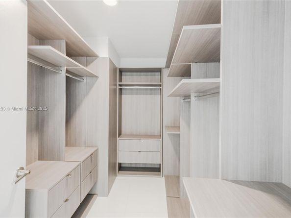 851 NE 1st Ave 3911, Miami FL 33132