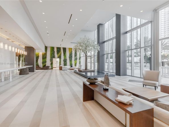 851 NE 1st Ave 3911, Miami FL 33132