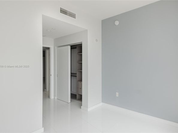 851 NE 1st Ave 3911, Miami FL 33132