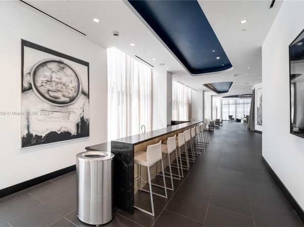 851 NE 1st Ave 3911, Miami FL 33132