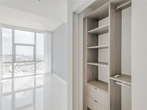 851 NE 1st Ave 3911, Miami FL 33132