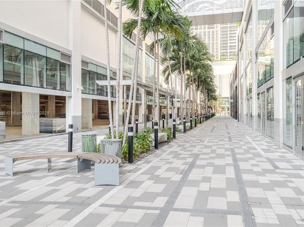 851 NE 1st Ave 3911, Miami FL 33132