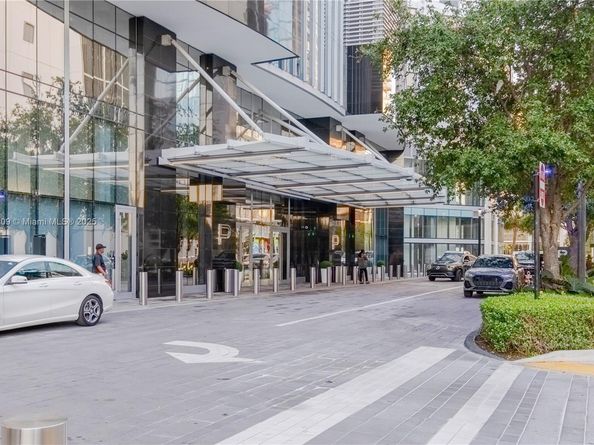 851 NE 1st Ave 3911, Miami FL 33132