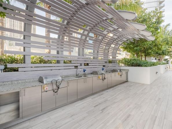 851 NE 1st Ave 3911, Miami FL 33132