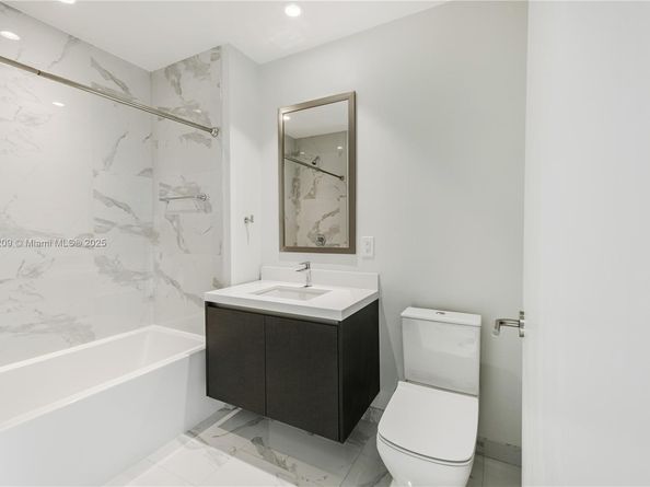 851 NE 1st Ave 3911, Miami FL 33132