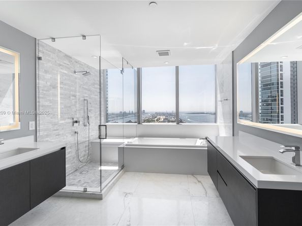 851 NE 1st Ave 3911, Miami FL 33132