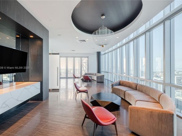 851 NE 1st Ave 3911, Miami FL 33132