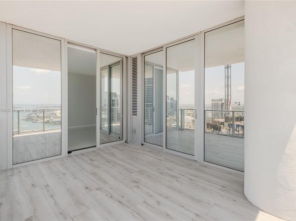 851 NE 1st Ave 3911, Miami FL 33132